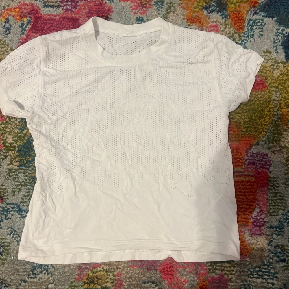 White lululemon tee